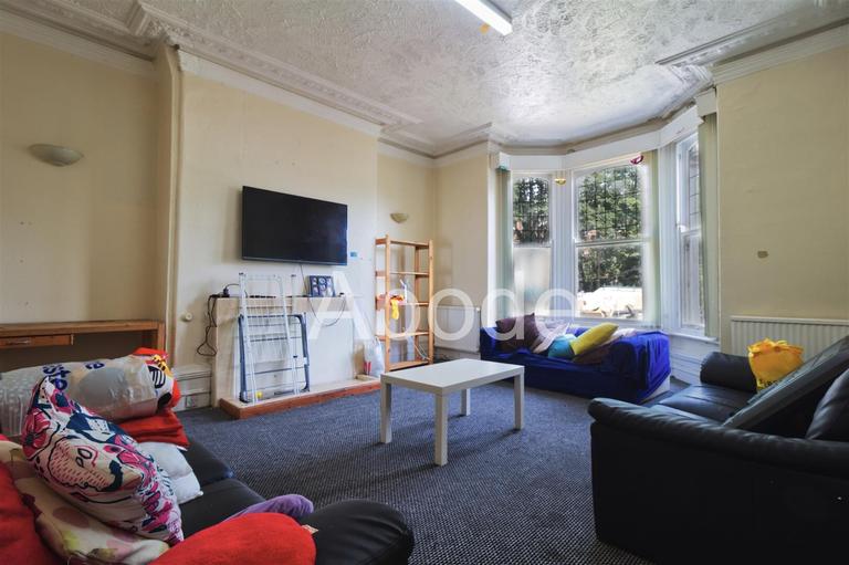 Bainbrigge Road*, Headingley, Leeds, LS6 3AD