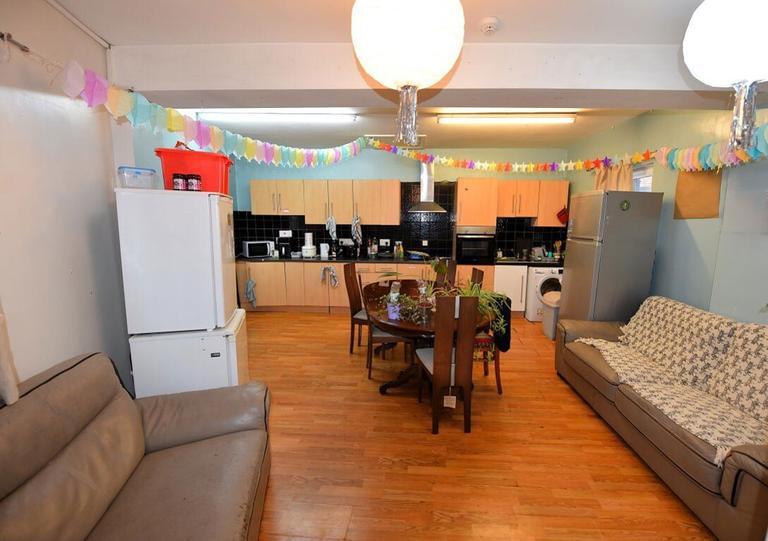 Chiswick Street, Hyde Park, Leeds, LS6 1QE