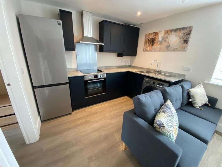 Colwick Road, West Bridgford, Nottingham, NG2 5FR