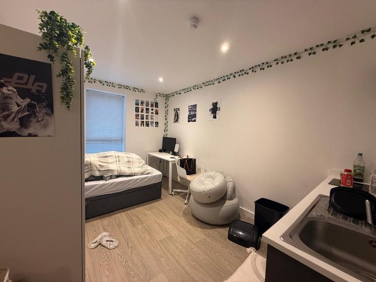London Road, Flat 19, Block 5, Newcastle-under-Lyme, Stoke-on-Trent, ST5 1LZ