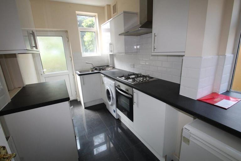 3 bedroom house for rent Victoria Park Road, Leicester, LE2 1XF UniHomes