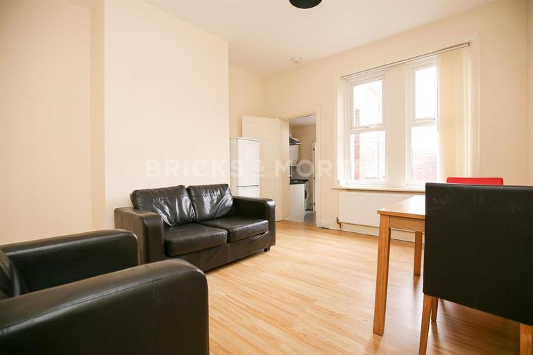 Simonside Terrace, Heaton, Newcastle, NE6 5LA