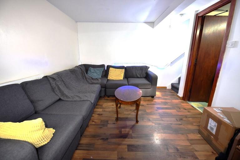 John Street, Hyde Park, Leeds, LS6 1JE