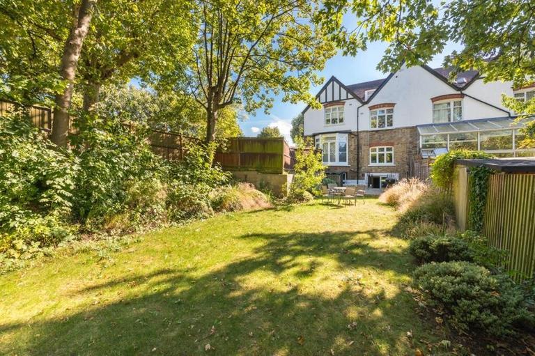 4 bedroom apartment for rent Chatsworth Road, London, NW2 4BG UniHomes