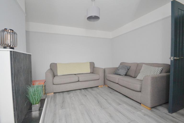 4 bedroom apartment for rent Kingswood Road, Flat 2, Manchester, M14
