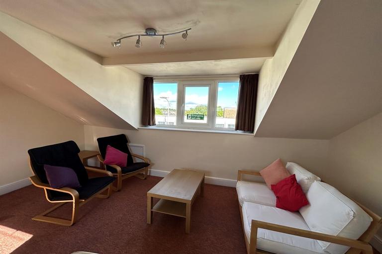 High Road, Beeston, Nottingham, NG9 2LN