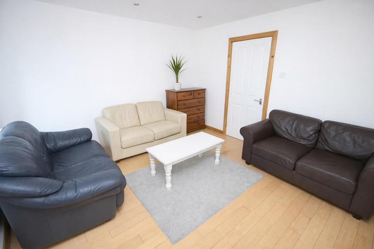 Myrtle Grove, Jesmond, Newcastle, NE2 3HT