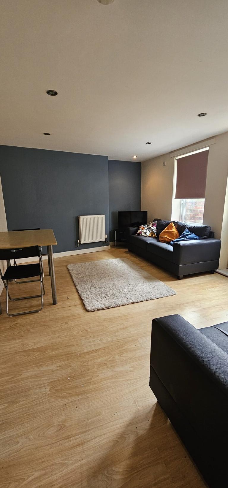 Headingley Mount, Headingley, Leeds, LS6 3EL