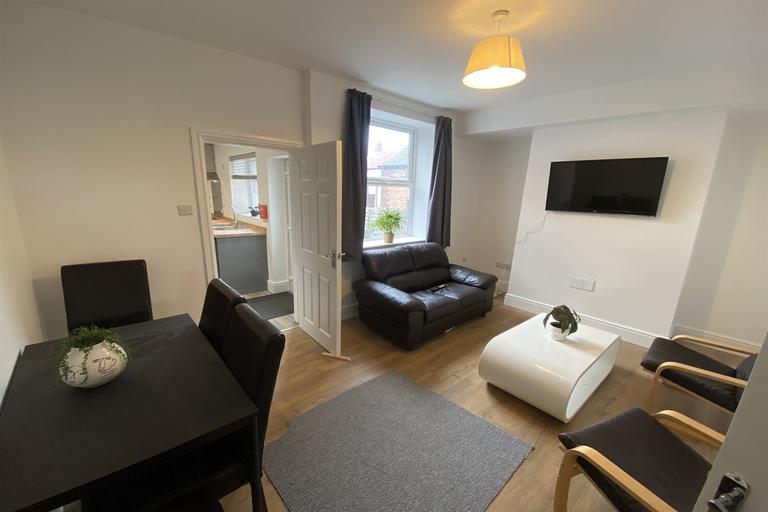 Queens Road, Beeston, Nottingham, NG9 2BT