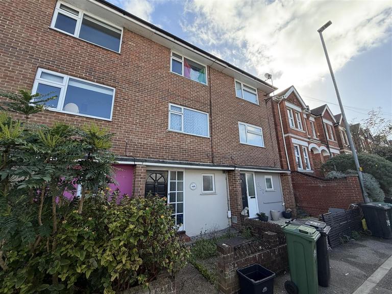 Queens Park Road, Hanover, Brighton, BN2 9ZL