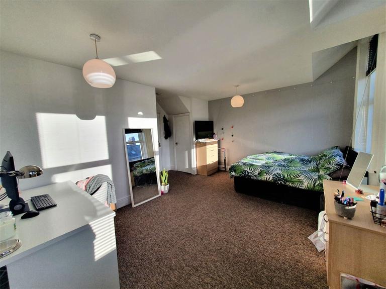 4 bedroom house for rent Rothbury Terrace, Newcastle, NE6 5XJ UniHomes