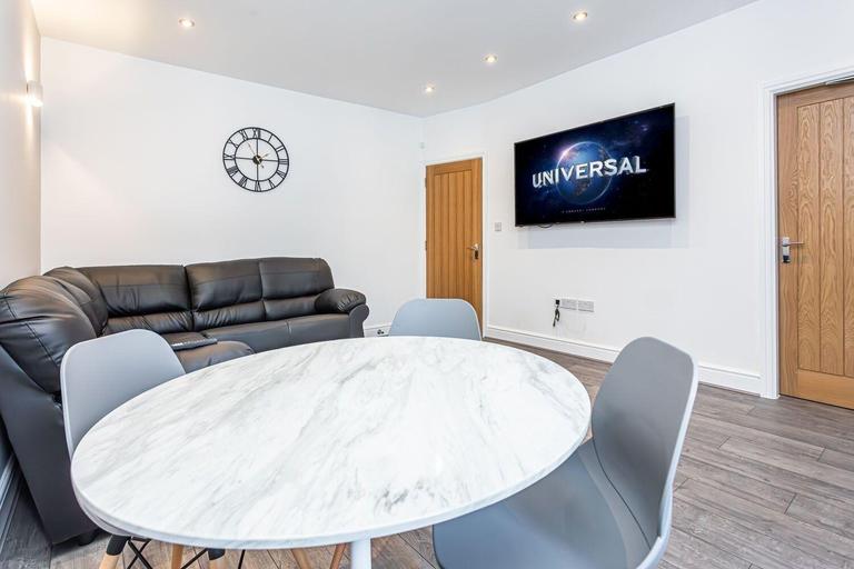 Wallace Avenue, Rusholme, Manchester, M14 5HH