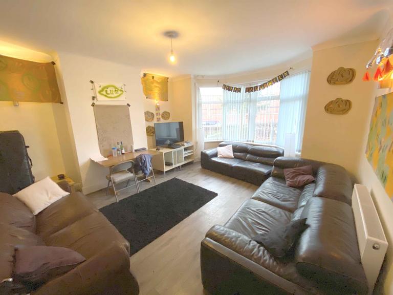 St Michaels Lane Leeds, Headingley, Leeds, LS6 3BR