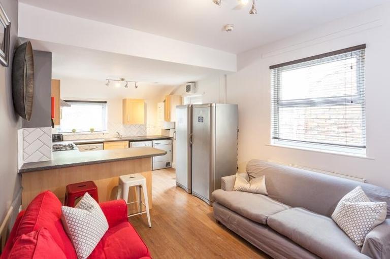 7 bedroom house for rent Llanishen Street, Cardiff, CF14 3QB UniHomes