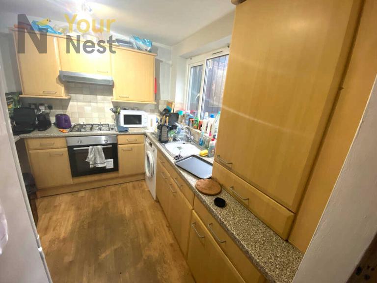 Hyde Park Close, Hyde Park, Leeds, LS6 1SF