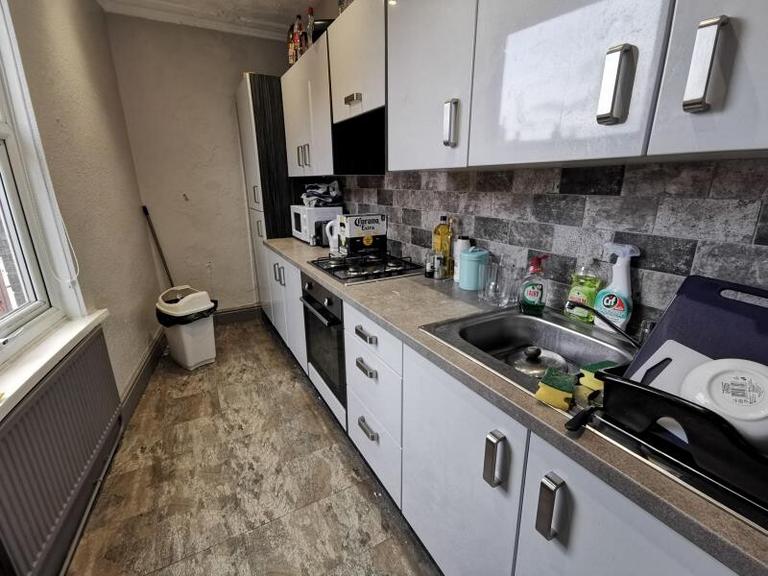 Thornville Road, Hyde Park, Leeds, LS6 1JY