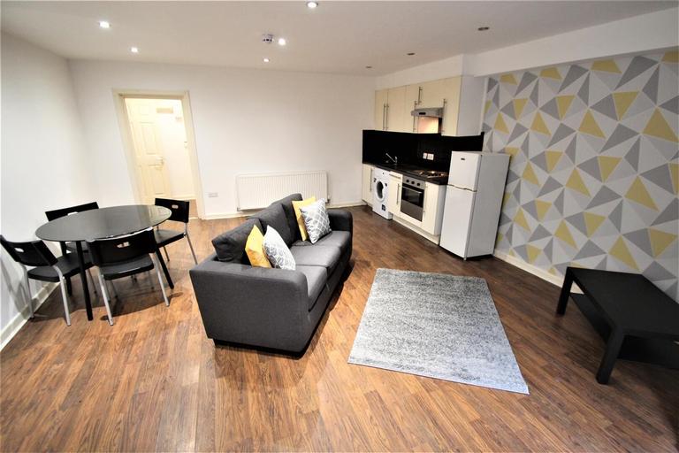 3 St Johns Terrace, Hyde Park, Leeds, LS3 1DY