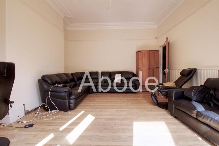 Hyde Park Road, Hyde Park, Leeds, LS6 1AH