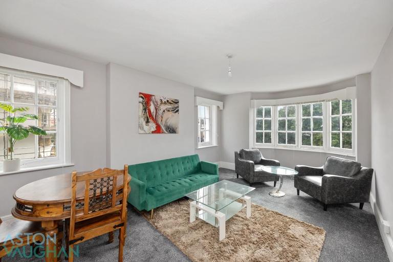 Gloucester Place, London Road, Brighton, BN1 4AA