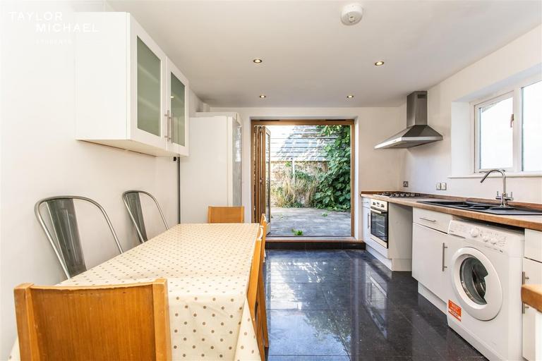 De Montfort Road, Elm Grove, Brighton, BN2 3AU