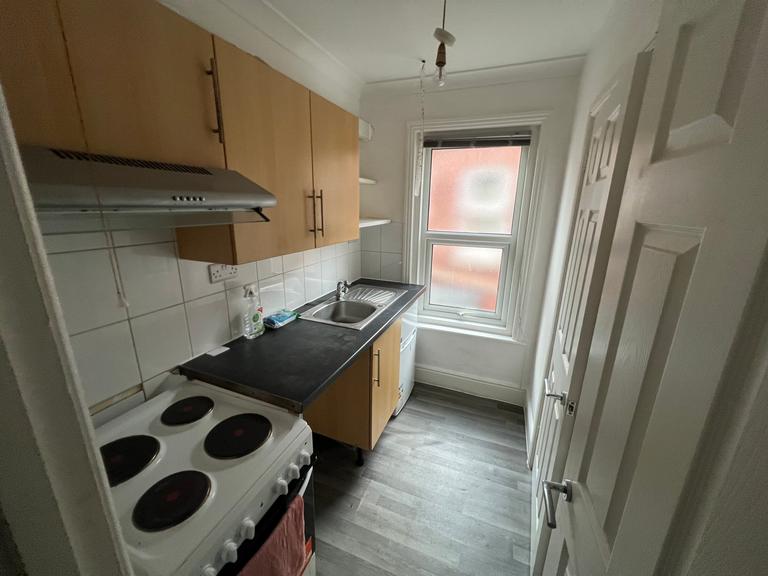 Atherley Road, Flat 4, Shirley, Southampton, SO15 5DT