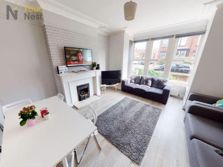 Estcourt Terrace, Headingley, Leeds, LS6 3EX