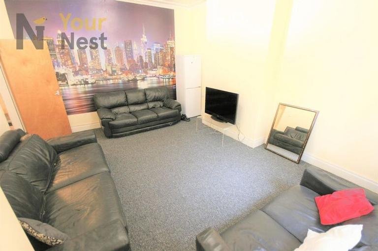 Lucas Place, Woodhouse, Leeds, LS6 2JB