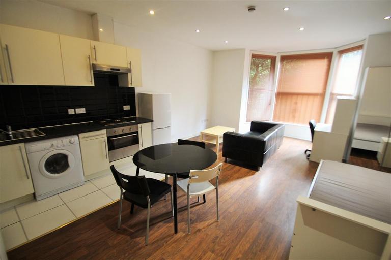 3 St Johns Terrace, Hyde Park, Leeds, LS3 1DY