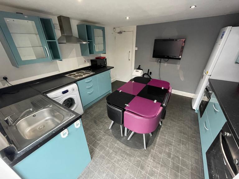 Burley Lodge Terrace, Hyde Park, Leeds, LS6 1QD