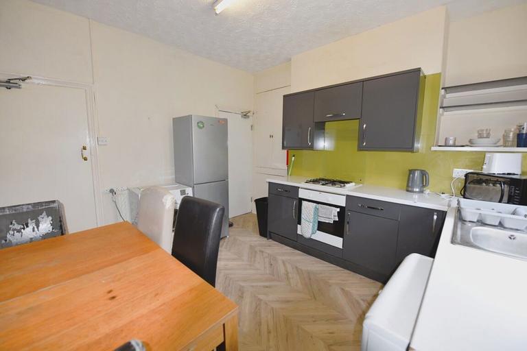 Harold Grove, Hyde Park, Leeds, LS6 1LB