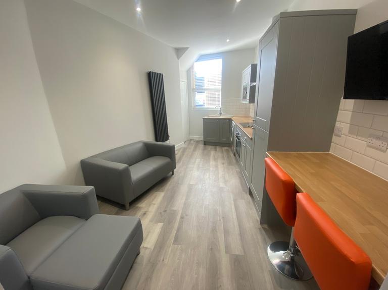 3 bedroom apartment for rent 56 Cottingham Road, Hull, HU6 7RA UniHomes