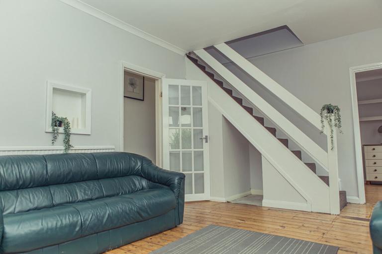 Hereford Close, Guildford, Surrey, GU2 9TA