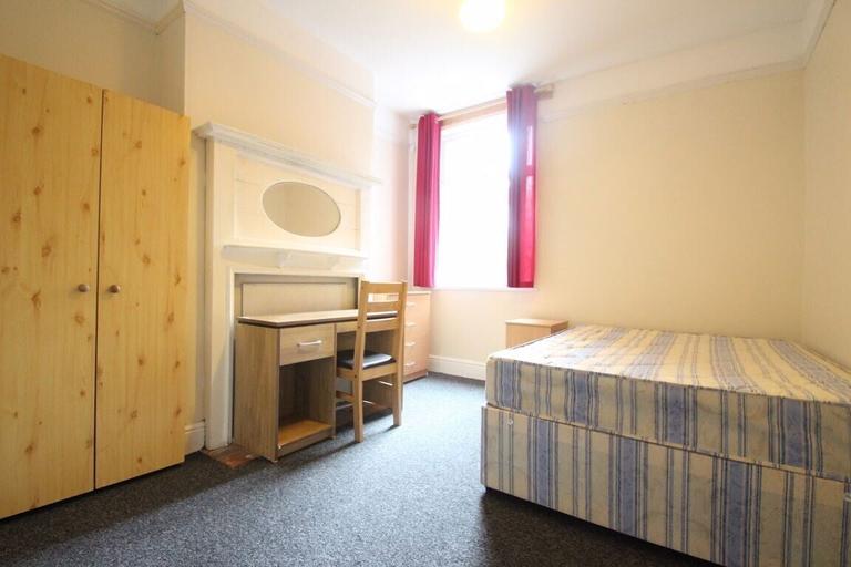 Lorne Road, Clarendon Park, Leicester, LE2 1YG