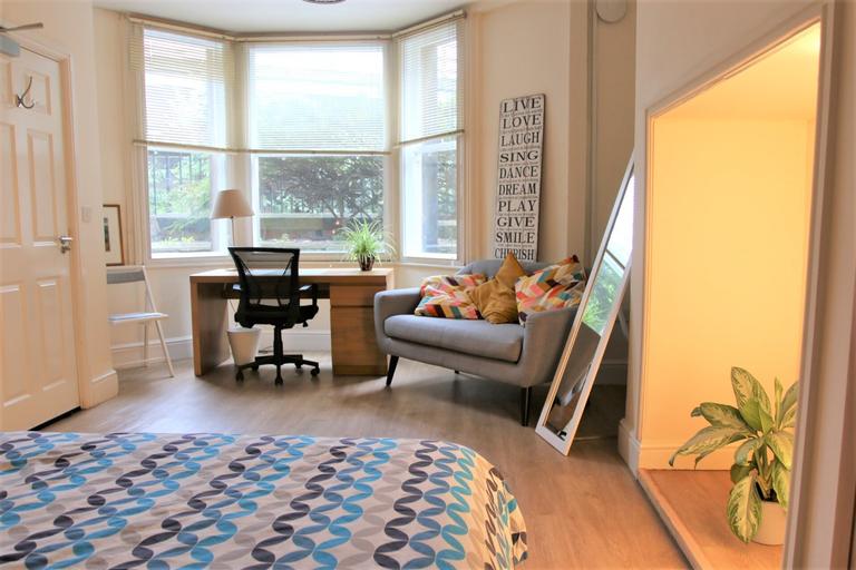 Victoria Square, Jesmond, Newcastle, NE2 4DE