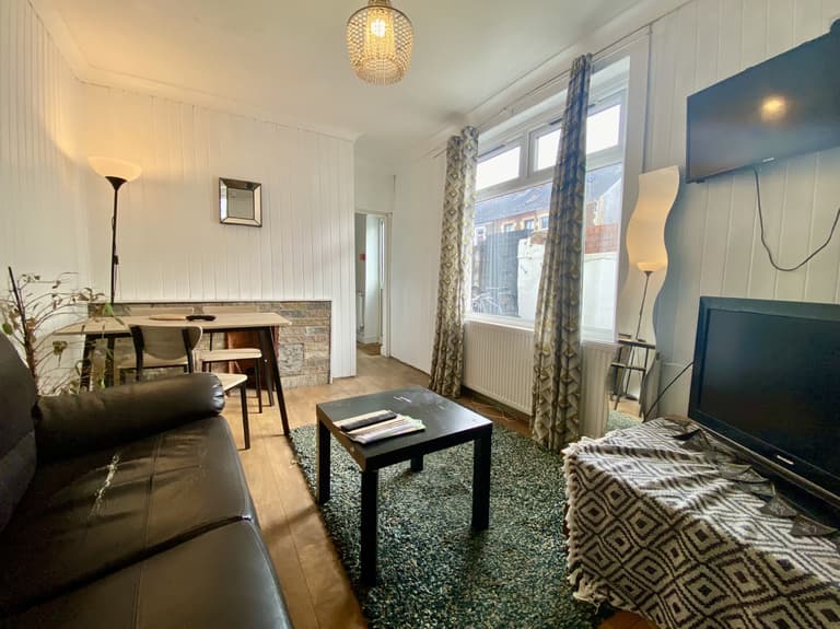 Plasnewydd Place, Roath, Cardiff, CF24 3HD Plasnewydd Place, Roath, Cardiff, CF24 3HD