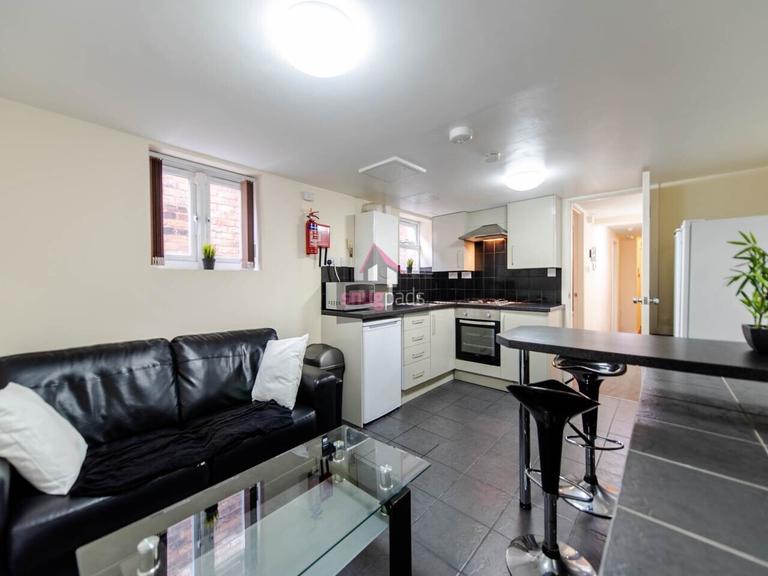 2 bedroom apartment for rent Bolton Road, Manchester, M6 7HN UniHomes