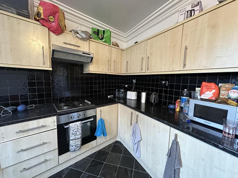 Manor Drive, Hyde Park, Leeds, LS6 1DD