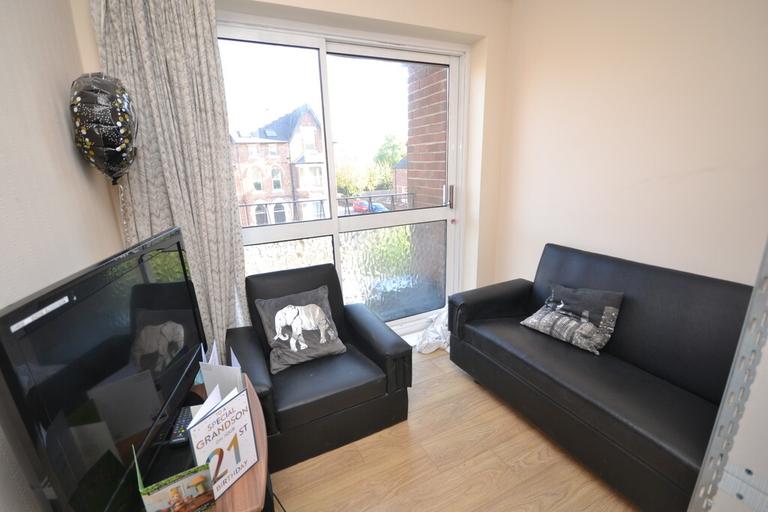 3 bedroom apartment for rent Loughborough Road, Nottingham, NG2 7JZ