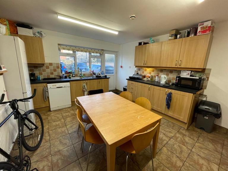 Buckingham Mount, Hyde Park, Leeds, LS6 1DN