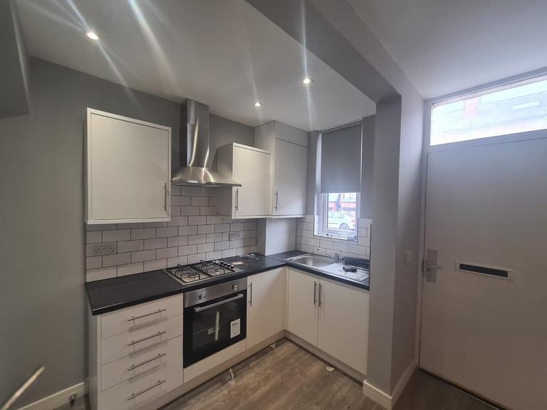 Woodview Road, Beeston, Leeds, LS11 7EA