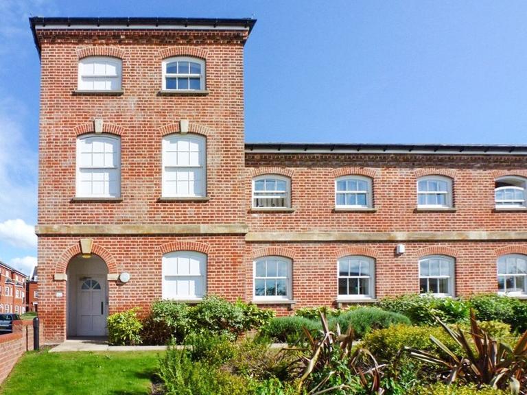 2 bedroom apartment for rent Roche Road, Canterbury, CT1 3LP