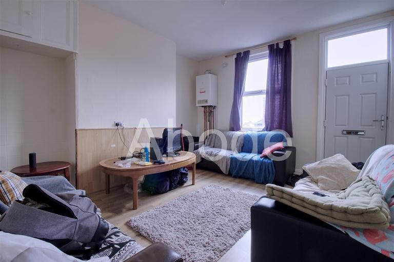 Royal Park Avenue*, Hyde Park, Leeds, LS6 1EZ