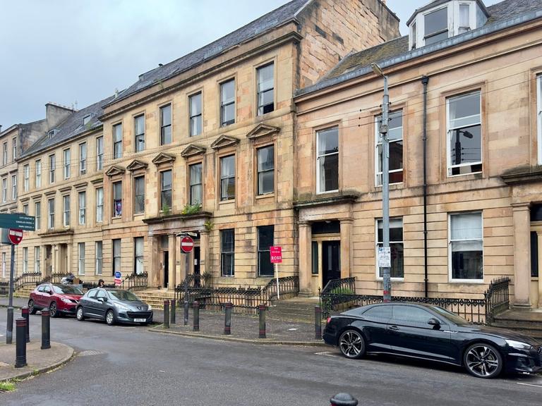 West Princes Street, Basement Flat, West End, Glasgow, G4 9BS