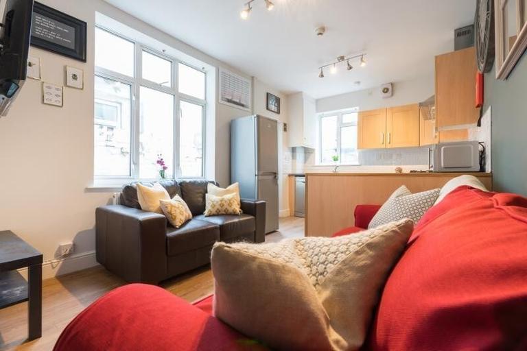 5 bedroom house for rent Angus Street, Cardiff, CF24 3LW UniHomes