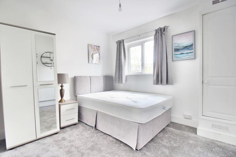 Lydgate Lane, Crookes, Sheffield, S10 5FH