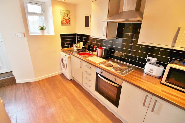 Holly Bank, Garden Flat, Headingley, Leeds, LS6 4DJ