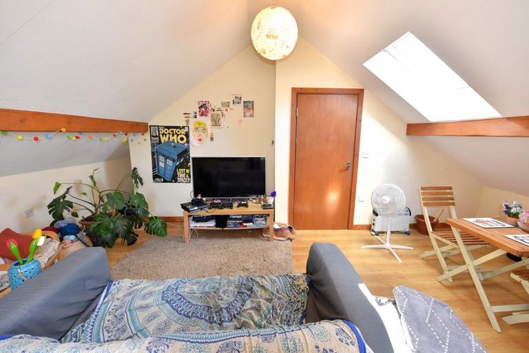 Low Close Street, Hyde Park, Leeds, LS2 9EG