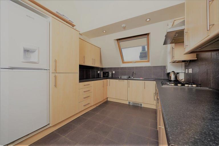 Kirkstall Lane, Headingley, Leeds, LS5 3BE