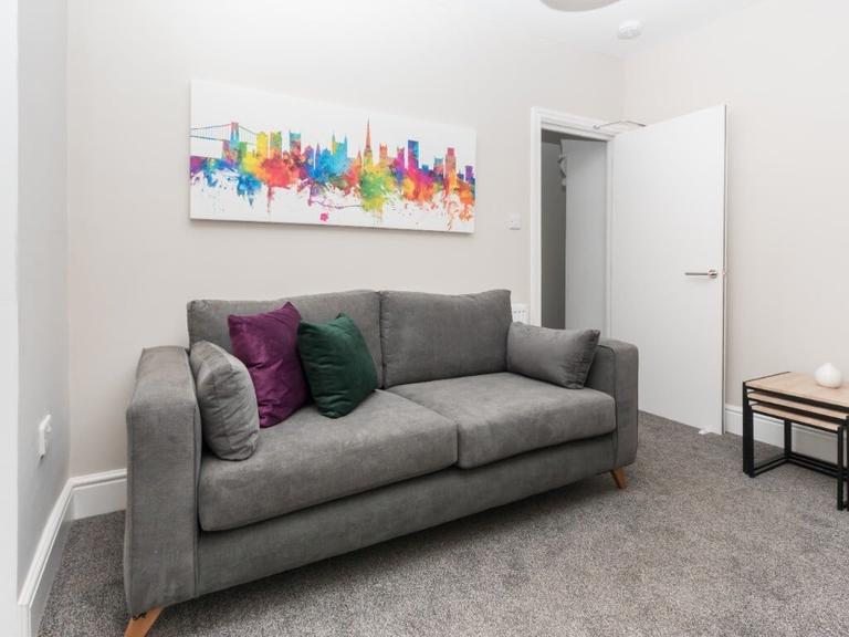 4 bedroom house for rent Southmead Road Horfield, Bristol, BS10 5EN