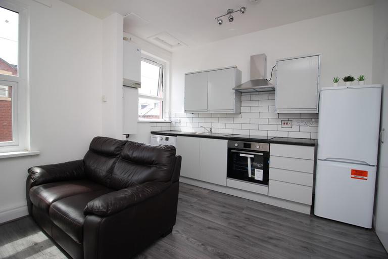 Alexandra Road, Hyde Park, Leeds, LS6 1QT